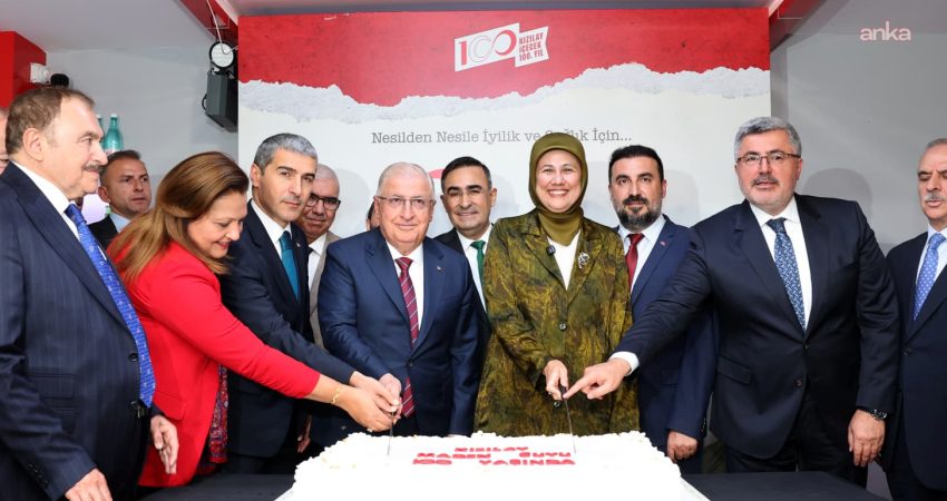 Bakan Güler, Kızılay Maden Suyu’nun 100’üncü yıl dönümü dolayısıyla Afyonkarahisar’da Türk Kızılayı çalışanlarıyla buluştu Milli Savunma Bakanı Yaşar Güler, Kızılay Maden Suyu’nun 100’üncü kuruluş
