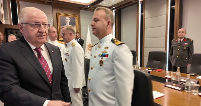 Milli Savunma Bakanı Yaşar Güler, "Preveze'de yakılan meşale aradan geçen