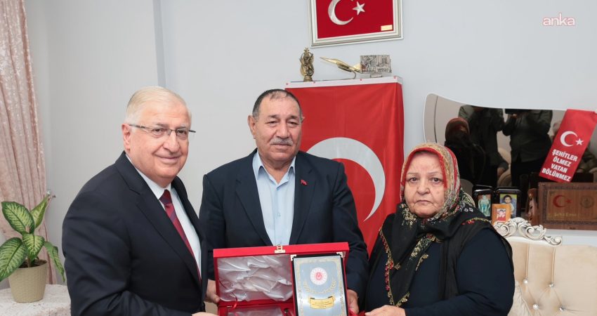Milli Savunma Bakanı Yaşar Güler, 1994 yılında Van’ın Çaldıran ilçesinde