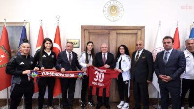 Milli Savunma Bakanı Yaşar Güler,  Yüksekova Spor Kadın Futbol