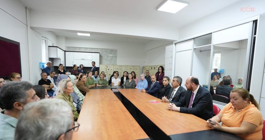Milli Eğitim Bakanı Yusuf Tekin, Yalova Abdülhamid Han Ortaokulunda öğrencilerle