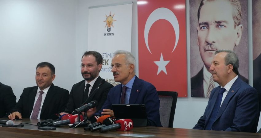 Ulaştırma ve Altyapı Bakanı Abdulkadir Uraloğlu, "Kürt kardeşlerimizle, Arap kardeşlerimizle,
