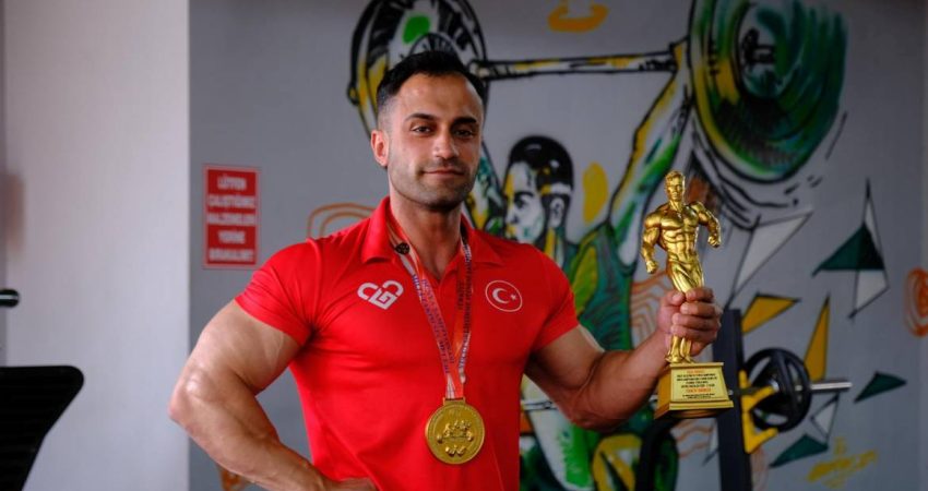 Altıeylül Belediyesi'nin milli sporcusu Ömer Pullu, Türkiye Vücut Geliştirme ve