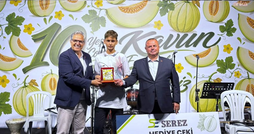 Bandırma Belediyesi tarafından düzenlenen 10. Yeşil Çomlu Kavun Festivali, kortej