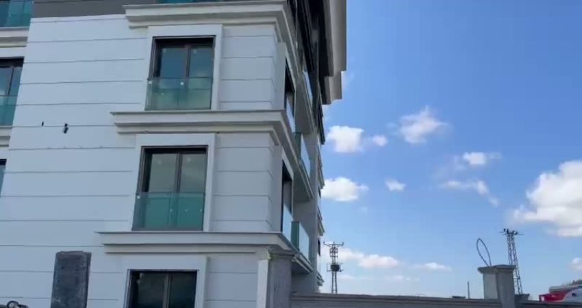 Başakşehir Şamlar'da bir inşaatın istinat duvarının göçmesi sonucu toprak altında