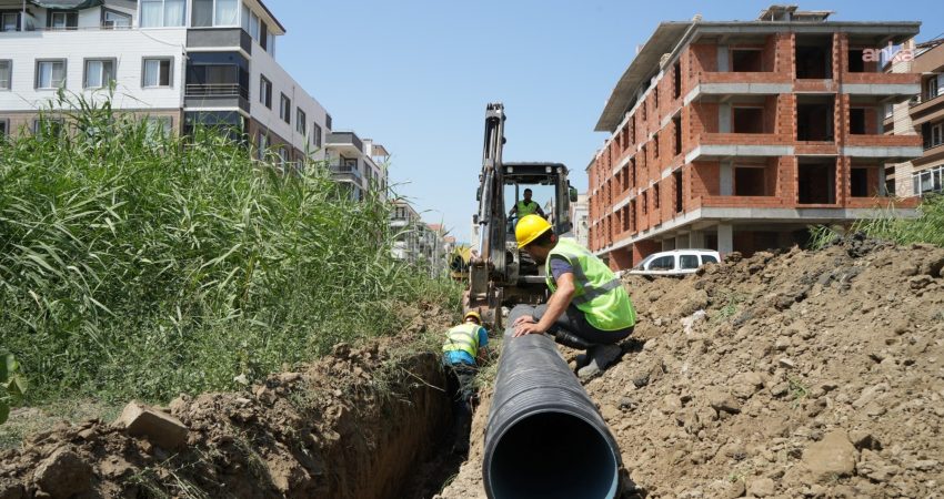 BASKİ, Altınkum Mahallesi’nde kanalizasyon hatlarını yeniledi Balıkesir'in Edremit ilçesi Altınkum Mahallesi'nde ekonomik ömrünü tamamlayan ve kapasitesi
