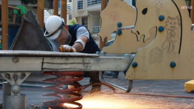 Bayraklı Belediyesi, ilçenin farklı mahallelerinde bulunan 28 parkı yenileme ve