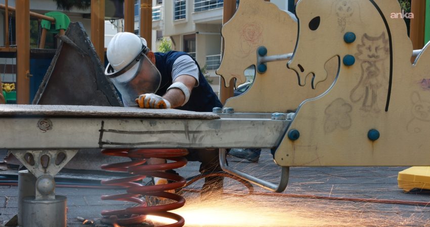 Bayraklı Belediyesi, ilçenin farklı mahallelerinde bulunan 28 parkı yenileme ve