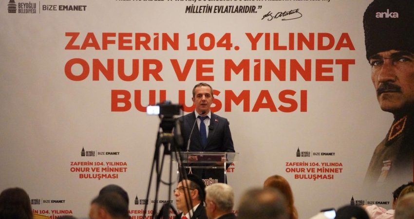 Beyoğlu Belediyesi, 30 Ağustos Zafer Bayramı dolayısıyla düzenlediği "Onur ve