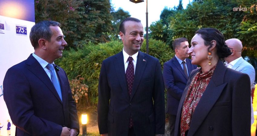 Beyoğlu’nda tarih ve müzik buluştu: “Avrupa Miras Günleri 2026” özel konserle başladı Beyoğlu’nda bu yıl üçüncüsü düzenlenen Avrupa Miras Günleri’nin açılış etkinliği