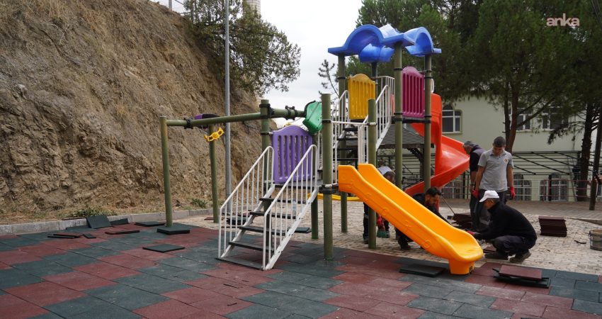 Bilecik Belediyesi, şehir merkezindeki çocuk parkları ve oyun alanlarında eskiyen