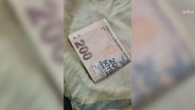 Bilecik Belediyesi Kapalı Pazar alanında tezgâhı bulunan bir esnaf, vatandaşın