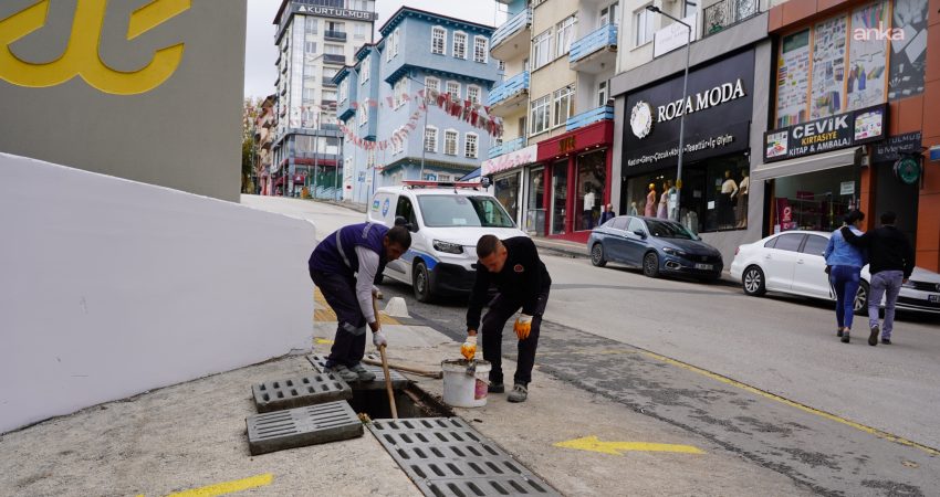 Bilecik Belediyesi, kent genelindeki mazgallarda temizlik, yenileme ve düzenleme çalışması