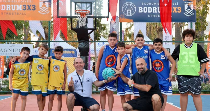 Bodrum Belediyesi'nin düzenlediği Bodrum 3x3 Streetball, Turgutreis Atatürk Meydanı’nda oynanan