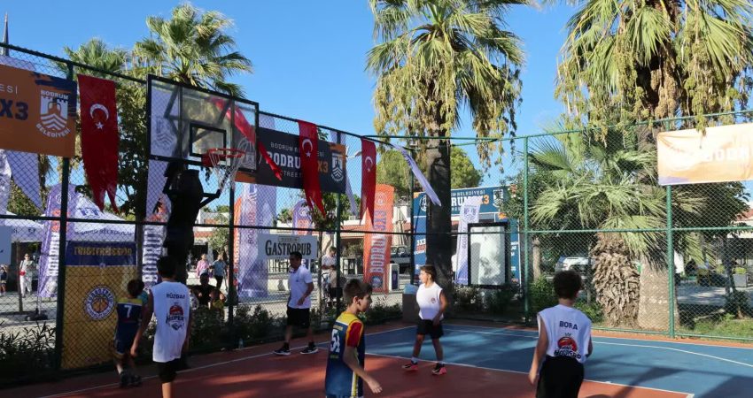 Bodrum 3X3 Streetball Turnuvası, ödül töreniyle sona erdi Bodrum Belediyesi tarafından düzenlenen Bodrum 3X3 Streetball Turnuvası, Turgutreis Atatürk