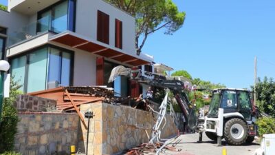 Bodrum Belediyesi, ilçe genelinde ruhsatsız ve mevzuata aykırı yapılaşmayla mücadele
