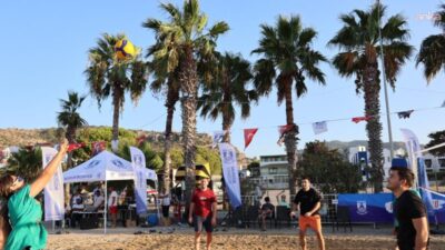 Bodrum Belediyesi tarafından bu yıl ikincisi düzenlenen Plaj Voleybolu Şenliği,