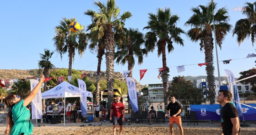 Bodrum Belediyesi tarafından bu yıl ikincisi düzenlenen Plaj Voleybolu Şenliği,