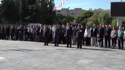 19 Eylül Gaziler Günü programı, Bornova Cumhuriyet Meydanı’nda düzenlenen çelenk