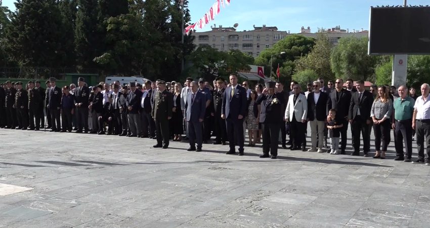 19 Eylül Gaziler Günü programı, Bornova Cumhuriyet Meydanı’nda düzenlenen çelenk