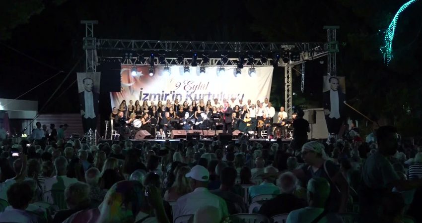Bornova Belediyesi, İzmir'in düşman işgalinden kurtuluşunun 104. yıl dönümünü, Büyükpark’ta