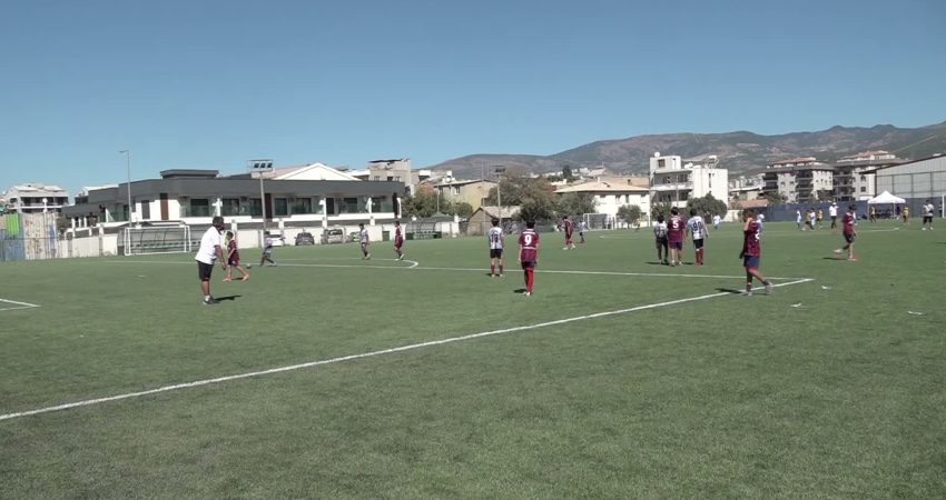 Bornova Belediyesi tarafından yenilenen Doğanlar Futbol Sahası, İzmir’in kurtuluşunun yıl