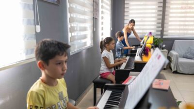 Bornova Belediyesi'nin, her yıl binlerce Bornovalıyı sanat, müzik, dans ve