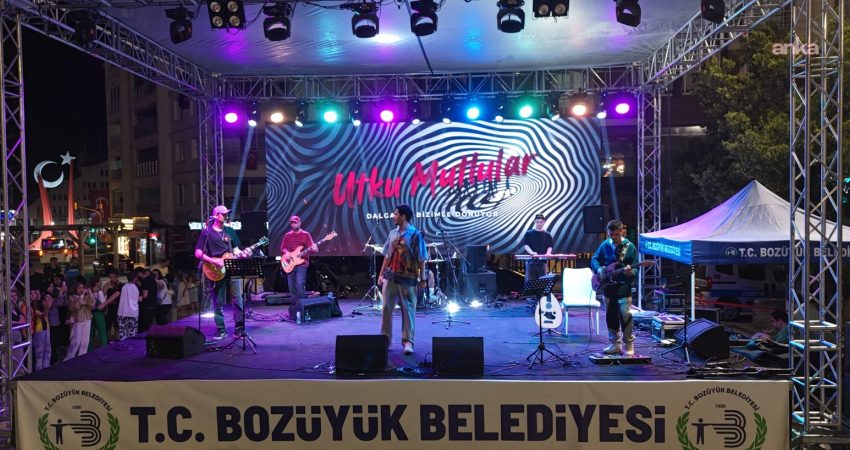 Bozüyük’te “Kurtuluş Günleri” coşkusu konserlerle devam etti Bozüyük Belediyesi tarafından "Kurtuluş Günleri" etkinlikleri kapsamında düzenlenen konser programında,