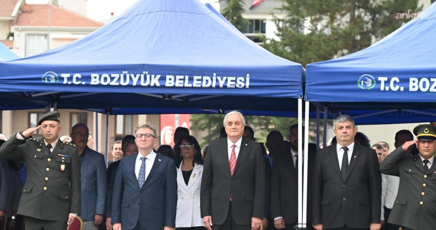 Bozüyük’ün düşman işgalinden kurtuluşunun 104'üncü yılı, Cumhuriyet Meydanı’nda düzenlenen törenle
