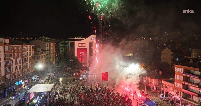 Bozüyük’ün düşman işgalinden kurtuluşunun 104'üncü yılı, Türk bayraklarıyla donatılan araç