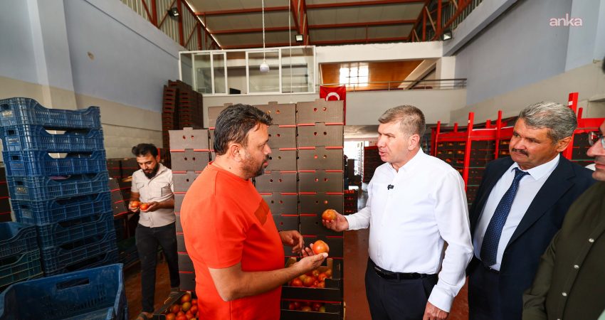 Burdur Belediye Başkanı Ali Orkun Ercengiz, Söğüt Toptancı Hali’nde esnaf