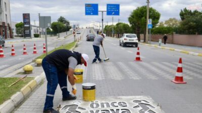 Burhaniye Belediyesi, belirlenen program doğrultusunda ilçe genelinde üstyapı çalışmalarını sürdürüyor.