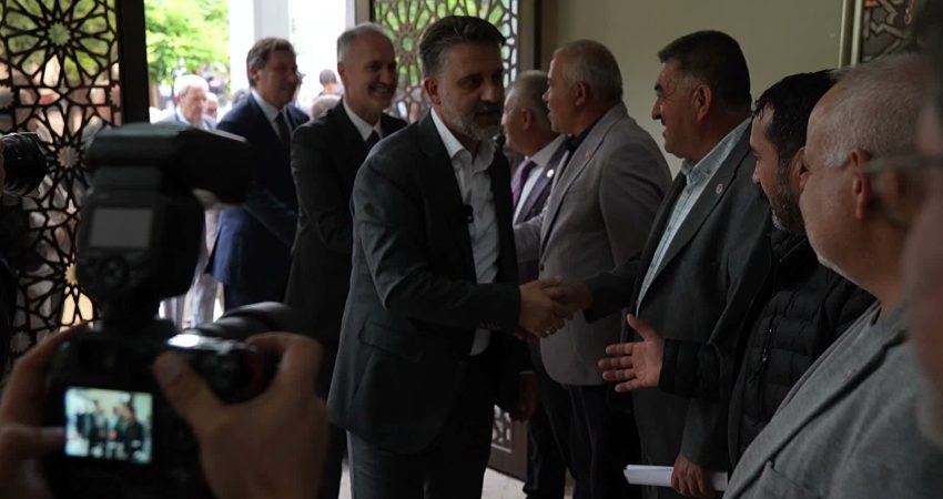 Bursa Büyükşehir Belediye Başkan Vekili Şahin Biba, İnegöl ilçesinde muhtarlarla