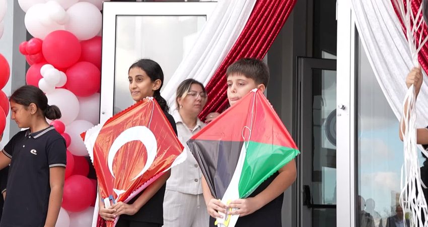 Bursa Büyükşehir Belediyesi Başkan Vekili Biba, ilk ders heyecanına ortak oldu Bursa Büyükşehir Belediyesi Başkan Vekili Şahin Biba, 2026-2027 eğitim öğretim