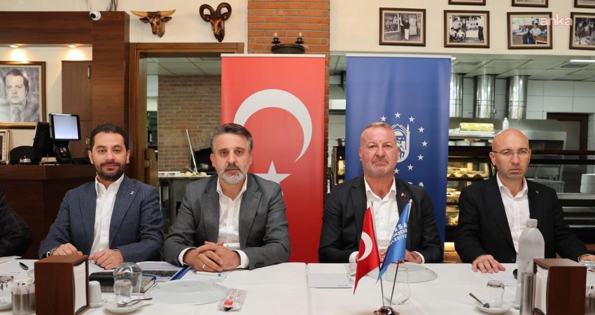 Bursa Büyükşehir Belediyesi Başkan Vekili Şahin Biba, Karacabey ilçesinde muhtarlarla