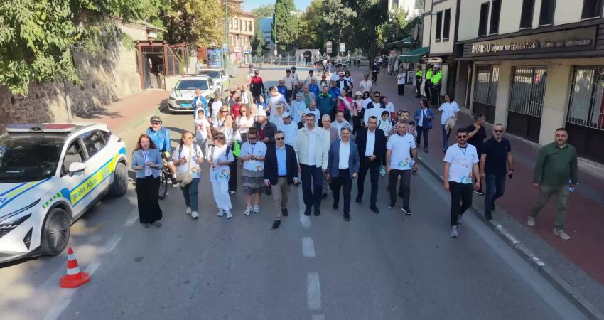Bursa’da “Arabasız Bir Gün, Hareketli Bir Kent” etkinliği: Atatürk Caddesi yayalara açıldı Bursa Büyükşehir Belediyesi, Avrupa Hareketlilik Haftası kapsamında Heykel Atatürk Caddesi'nde