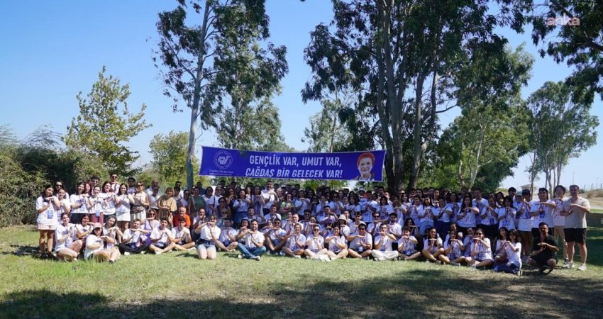 Çağdaş Yaşamı Destekleme Derneği (ÇYDD) tarafından 81 şubeden 160 gencin