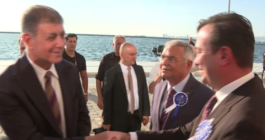 İzmir Büyükşehir Belediye Başkanı Cemil Tugay, EBSO Business Center’ın açılışında