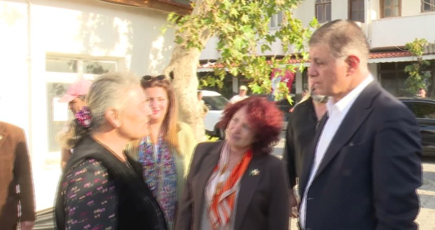 Cemil Tugay, Tepeboz’da balıkçıların taleplerini dinledi, çocuklara saha sözü verdi İzmir Büyükşehir Belediye Başkanı Cemil Tugay, Karaburun Tepeboz’da küçük ölçekli