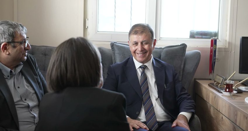 İzmir Büyükşehir Belediye Başkanı Cemil Tugay, Buca’nın sorunlarını yerinde çözebilmek
