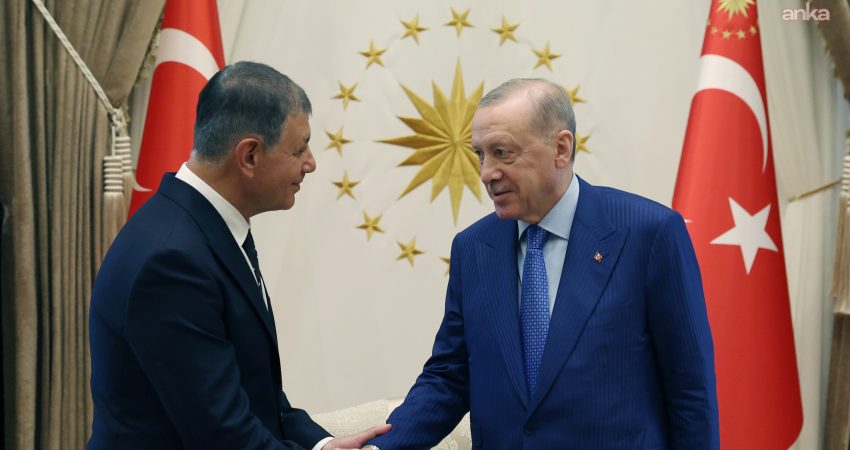 Cemil Tugay’dan Erdoğan görüşmesine ilişkin açıklama: İzmir’in gündemindeki konuları ve projelerimizi aktardık İzmir Büyükşehir Belediye Başkanı Cemil Tugay, Cumhurbaşkanı Recep Tayyip Erdoğan