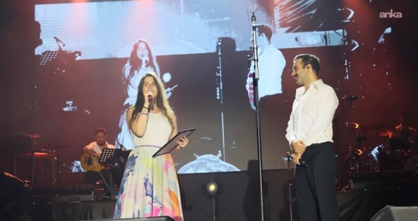 Çeşme Festivali, iki gün süren coşku ve birliktelikle tamamlandı Çeşme Belediyesi tarafından 5-6 Eylül tarihlerinde düzenlenen Çeşme Festivali müzik,