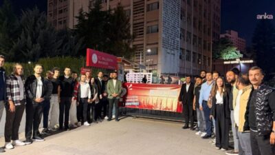 CHP Gençlik Kolları, okullarda yaşanan silahlı saldırılara tepki göstermek amacıyla