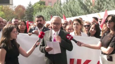 CHP İl Başkanlıklarının, Türkiye genelinde yaptığı ortak basın açıklamasını okuyan