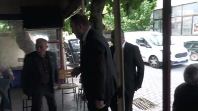 CHP İzmir İl Başkanı Utku Gümrükçü, Menemen’de üzüm üreticileriyle bir