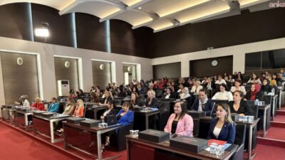 CHP Kadın Kolları Genel Başkanı Ayten Gülsever, partisinin Genel Merkezi'nde