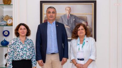 CHP Sözcüsü Müslim Sarı, partisinin Üsküdar İlçe Başkanı Zerrin Civandağ