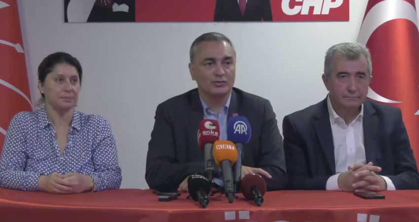 CHP Sözcüsü Sarı: “Üsküdar’da seçimin ertelenmesi için YENİ Parti grubu ile ortak karar alarak, seçime katılmadık” Üsküdar Belediyesi Başkan Vekilliği seçiminin meclis çoğunluğu sağlanamadığı için 8