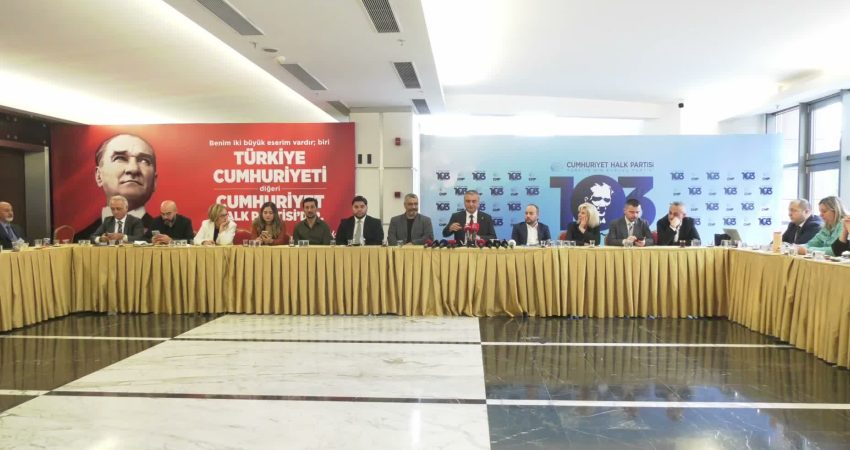 CHP Sözcüsü Müslim Sarı, YENİ Parti Sözcüsü Zeynel Emre'nin "Bizim