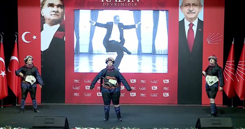 CHP’de Cumhuriyet’in 103’üncü yılı kadınların mücadelesiyle anıldı CHP Kadın Kolları'nın Cumhuriyet’in 103’üncü yılı dolayısıyla parti genel merkezinde